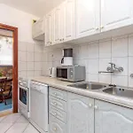 2 Bedroom Lovely In Apartament