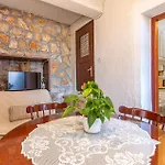 2 Bedroom Lovely In Novi Vinodolski