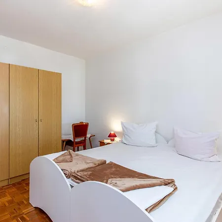 2 Bedroom Lovely In *